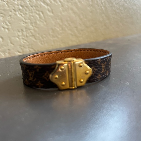 LV Bracelet - Picture 5 of 7